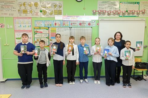 «Спешим поздравить с Новым годом»