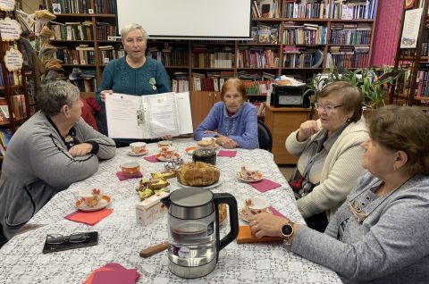 «День инвалидов за чаем в библиотеке»